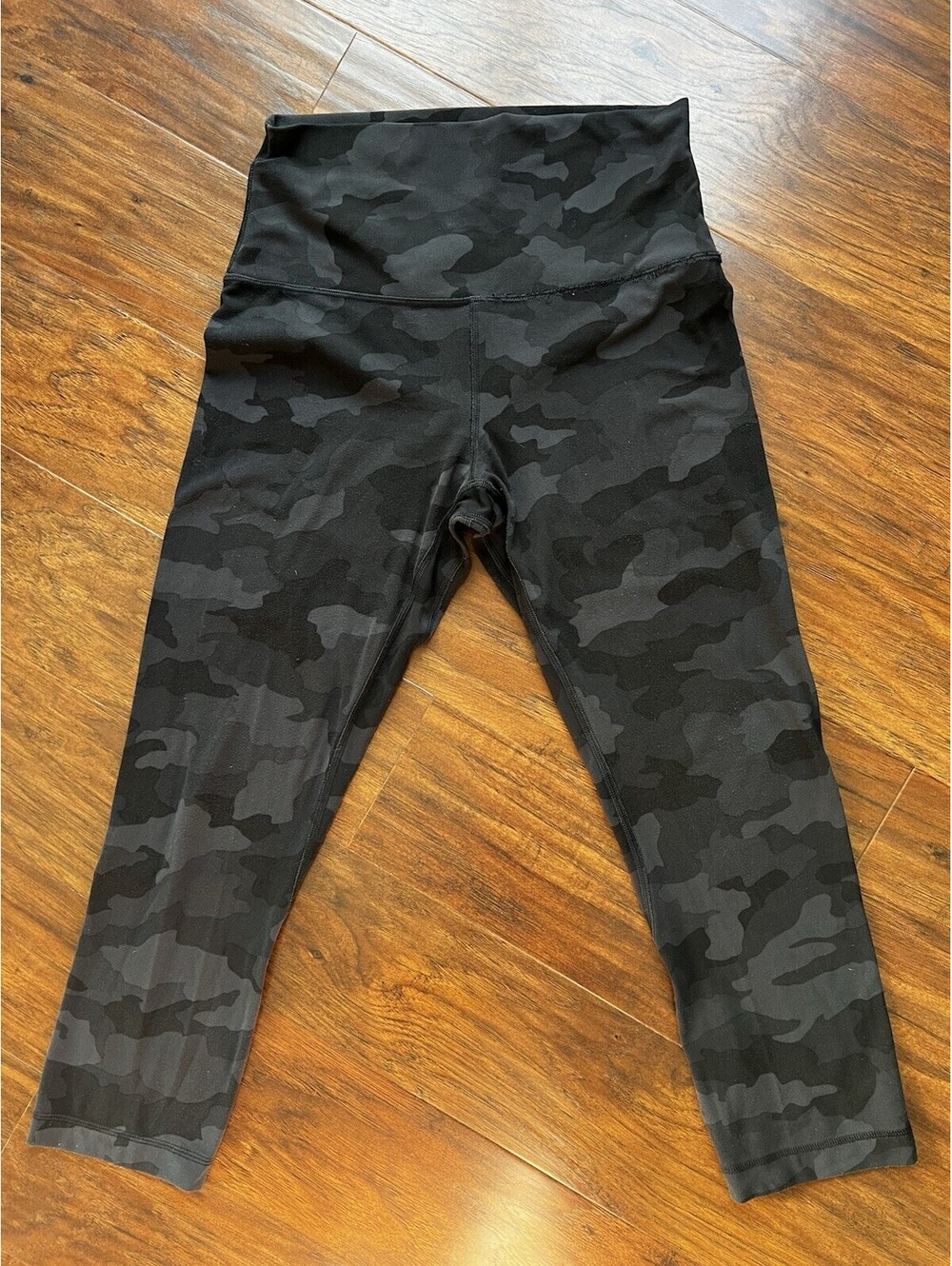Lululemon Women’s Leggings Small Black Camo Athletic